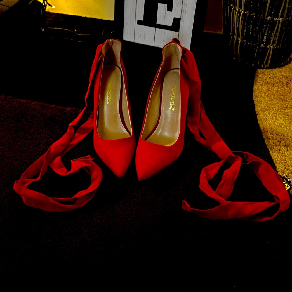 Red velvet lace up the leg pumps ultra sexy pumps🔥💋